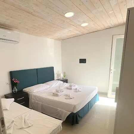 Del Poggio 3* מרינה די קמרוטה